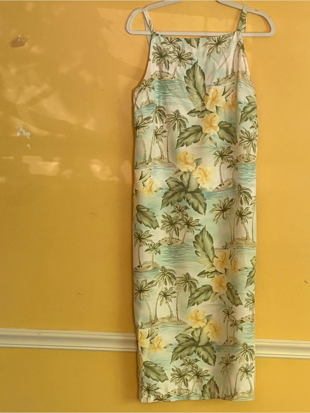 Tommy Bahama 100% Silk Sleeveless Dress. Size 8